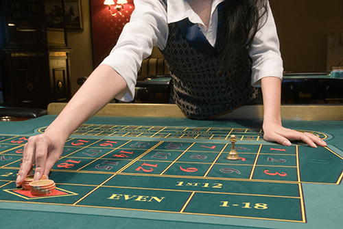 Play live roulette online